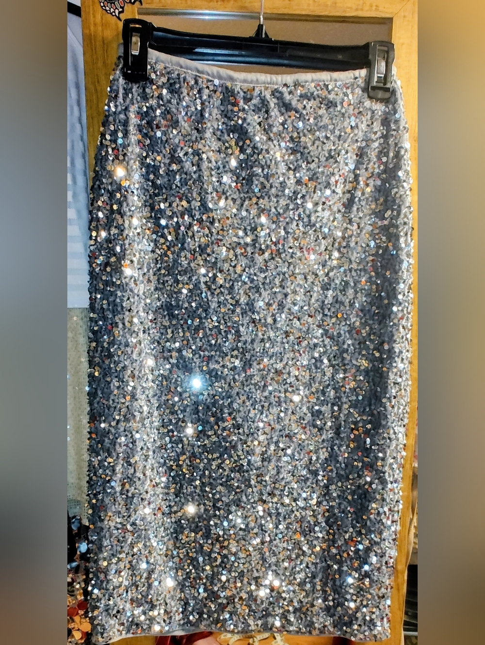 NWOT Ultra Stretchy & OH SO COMFY Sequin Pencil Skirt - Silver Sparkle - Picture 9 of 9